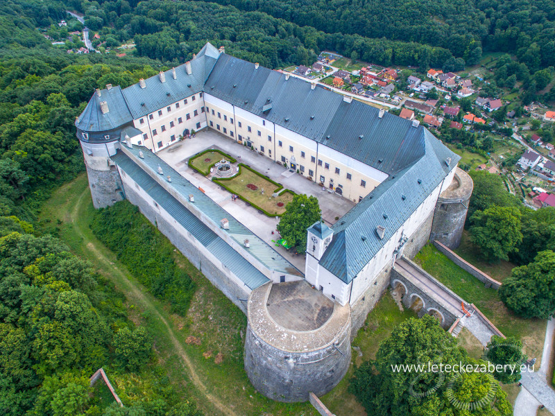 hrad červený kameň