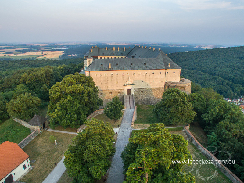 hrad červený kameň