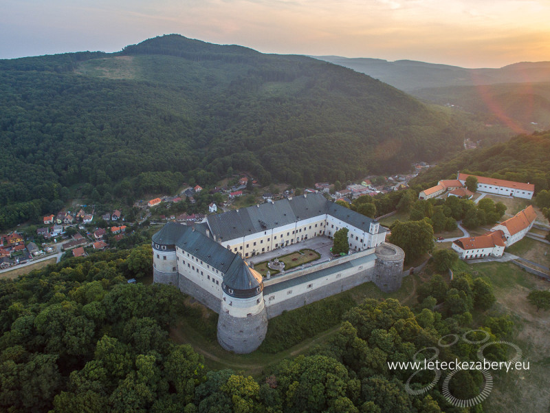 hrad červený kameň