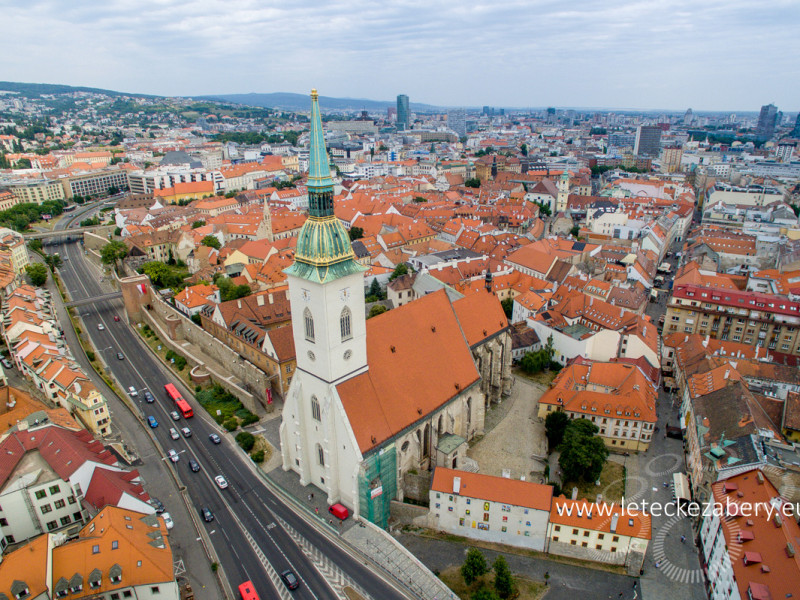 Bratislava Dóm sv. Martina letecká fotografia